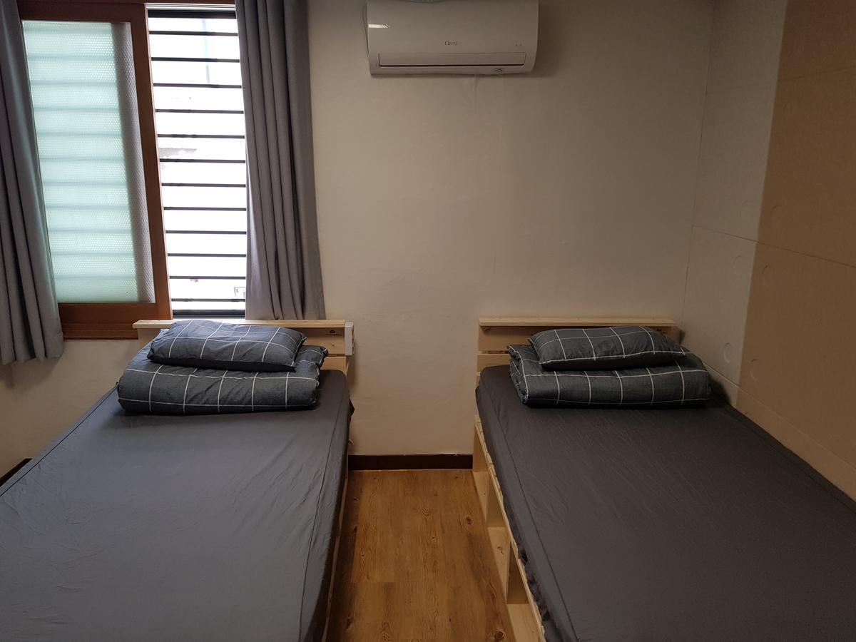 Take 1 Guesthouse Hongdae Seoel Buitenkant foto